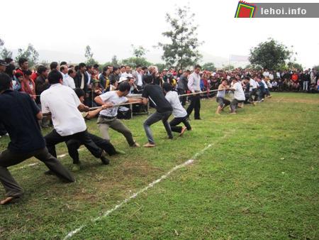 Thi kéo co tại lễ hội Chùa Hương Tích năm 2013