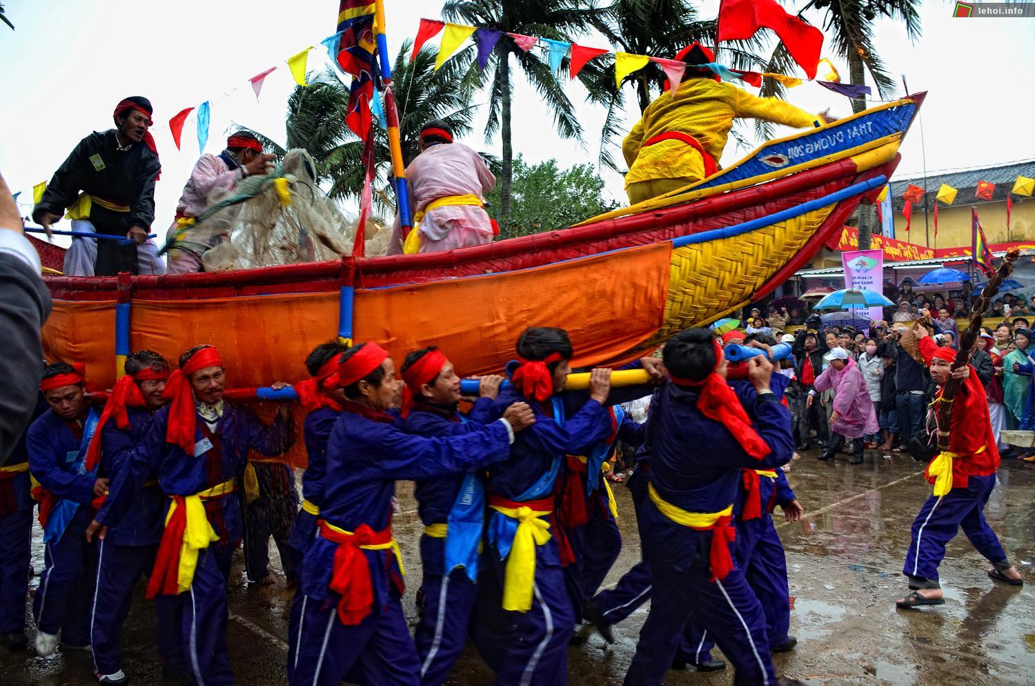 Nghinh thuyền ra biển