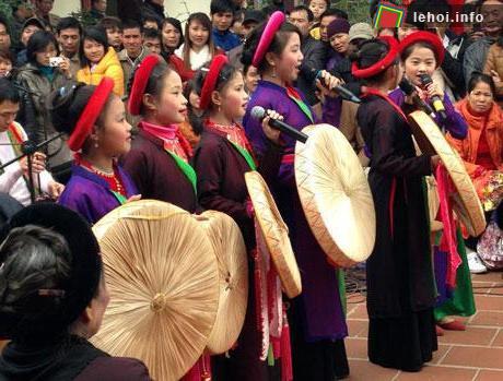 Phong phú với màn biểu diễn của các liền chị “nhí”.