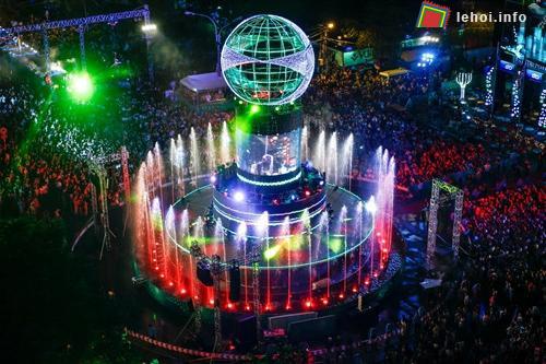 Trình diễn nhạc nước kết hợp ánh sáng