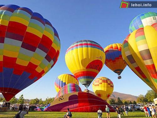 Đây là một trong những hoạt động xuyên suốt và là điểm nhấn của Lễ hội Khinh khí cầu quốc tế Việt Nam lần thứ 1 – Bình Thuận 2012.
