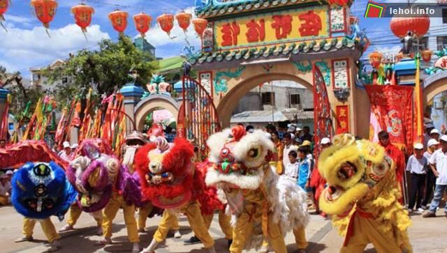 Biểu diễn múa lân truyền thống