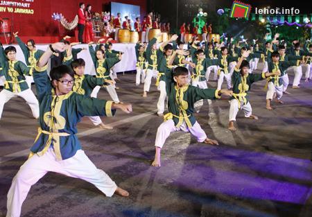 Màn biểu diễn của các đoàn võ thuật tay không