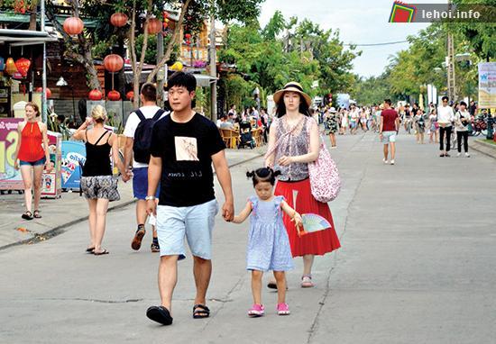Thông qua lễ hội, khách Nhật Bản đến Hội An ngày càng nhiều trong những năm gần đây