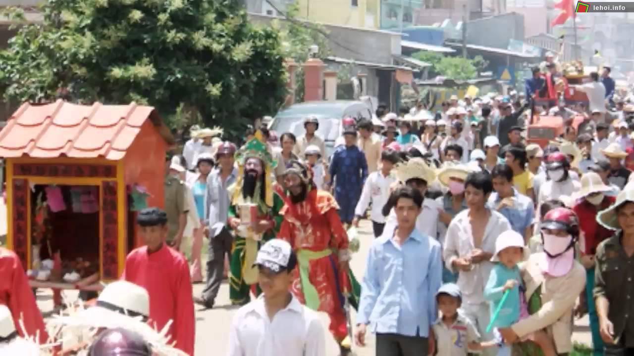 Hàng nghìn người tham dự lễ hội Nghinh Ông