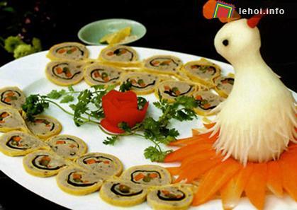 Các món ăn được trình bày công phu, đẹp mắt