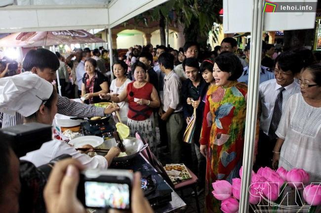 Chương trình đã thu hút đông đảo người dân cùng du khách trong và ngoài nước tham dự