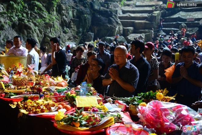 Lễ hội chùa Hương 2012 được đánh giá là đã có nhiều chuyển biến trong công tác tổ chức.