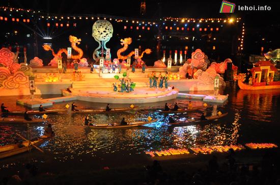 Toàn cảnh lễ hội