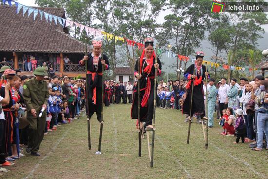 Chơi trò chơi dân gian