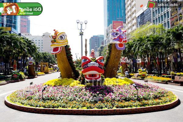 Đường hoa Nguyễn Huệ chào đón năm mới