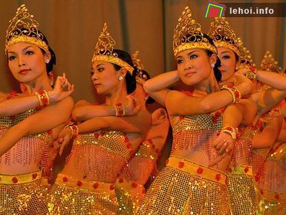 Biểu diễn múa một trong hoạt động tại 