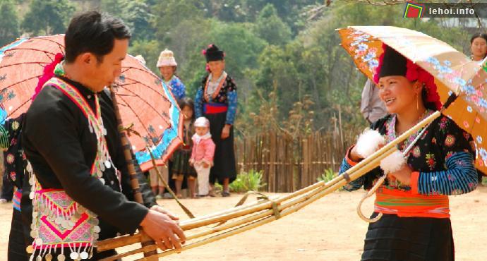 Chợ tình Khâu Vai là dịp để những đôi trai gái có mối tình dang dở gặp nhau