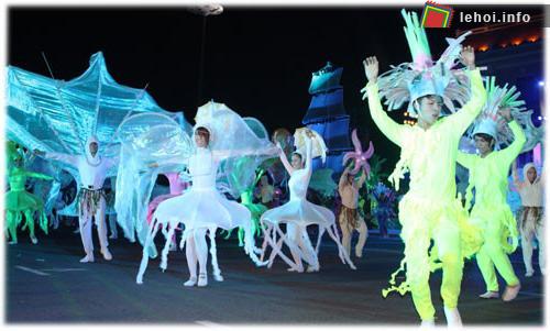 Màn múa hóa trang các loài sinh vật biển tại Festival Biển năm 2011