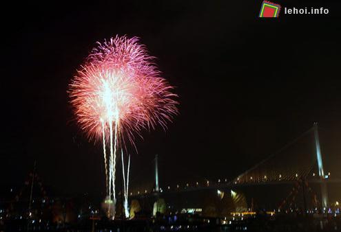 Carnaval Hạ Long năm 2011 là tâm điểm của Tuần Du lịch Hạ Long 2011