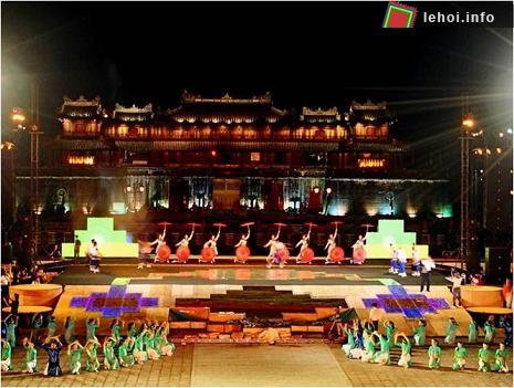 Festival huế 2012. Nguồn: Internet