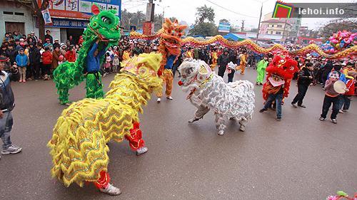 Múa rồng và múa lân trong lễ hội Kỳ Cùng - Tà Phù