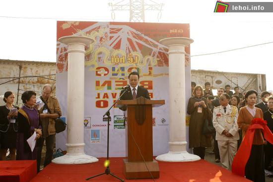 Ông Hoàng Mạnh Hiển - Phó chủ tịch UBND TP Hà Nội phát biểu khai mạc Festival Cầu Long Biên 2010