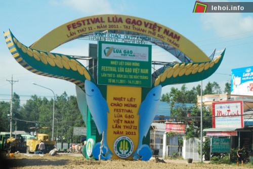 Mọi công tác chuẩn cho cho Festival lúa gạo lần thứ II năm 2011 đã hoàn thành để chờ ngày khai mạc