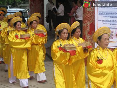 Lần đầu tiên trong lịch sử Thơ Lục bát được dâng hương. Ảnh: Nguồn Lucbat.com