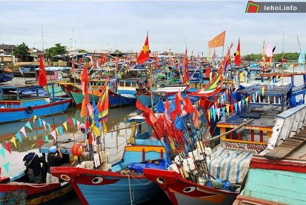 Đội thuyền sẵn sàng cho Lễ hội nghinh ông Cần Giờ năm 2010