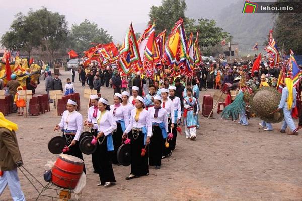 Người dân tham gia lễ cầu phúc tại Hòa Bình