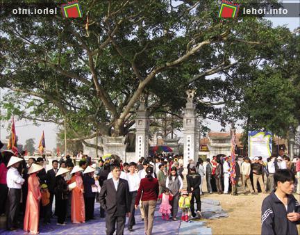 Nhân dân tham dự lễ hội