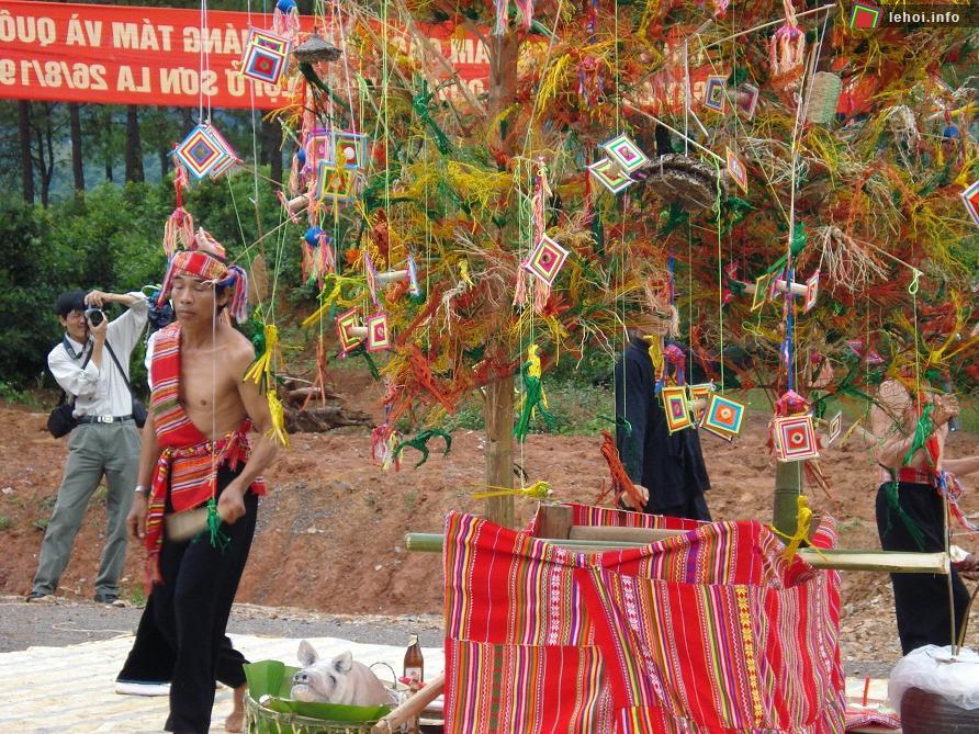Chương trình Lễ hội Hết Chá 2011 tại Mộc Châu