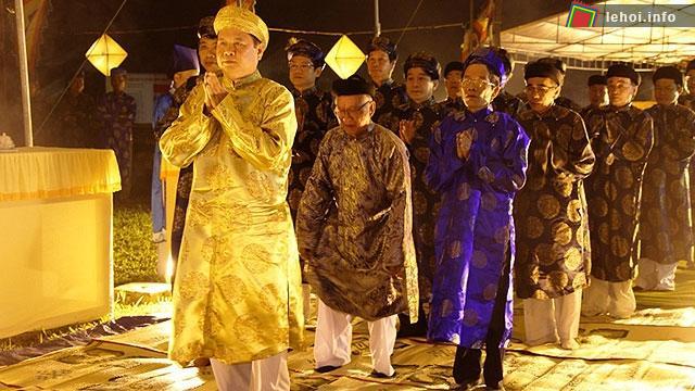 Phó Chủ tịch UBND tỉnh Nguyễn Dung chủ trì tiến hành nghi lễ tế đàn Xã Tắc.