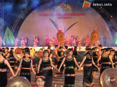 Tưng bừng đêm khai mạc Lễ hội trà B’Lao