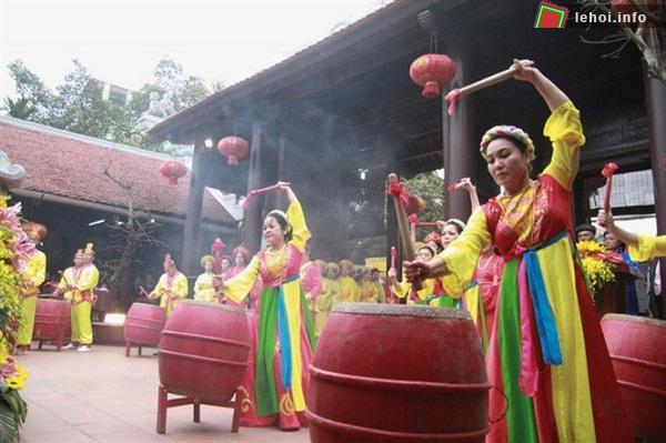 Tưng bừng lễ hội đình Phú Gia