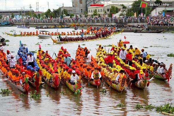 Tưng bừng lễ hội OK Om Bok lễ cúng trăng người Khmer