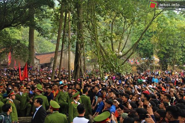 Đông đảo người dân tham gia hội đền Khả Lâm
