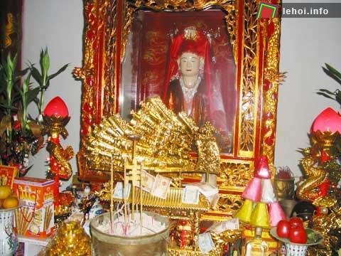 Hội Cổ Bôn là dịp người dân làng Cổ Bôn tưởng nhớ và suy tôn 4 vị thánh hoàng làng