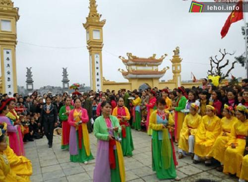 Lễ hội Đình Ngoại diễn ra sôi nổi