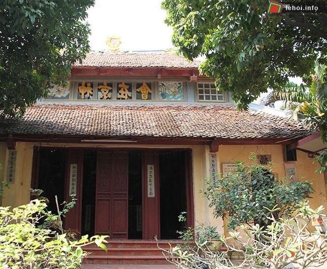 Đền Bích Câu nơi diễn ra lễ hội