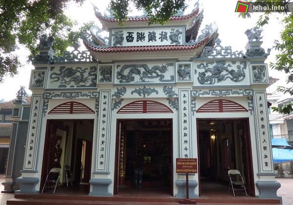 Phủ Tây Hồ nơi diễn ra lễ hội