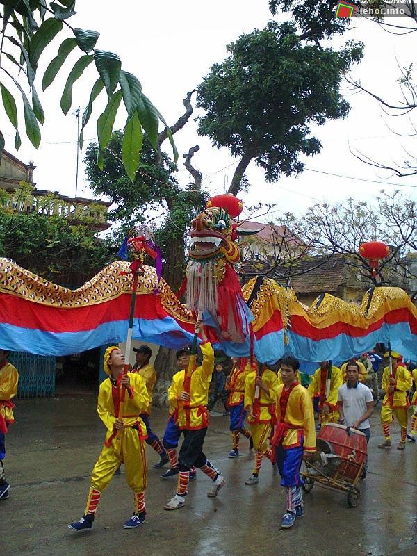 Lưỡng long lộng lẫy trong hội xã Tự Nhiên