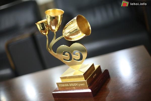 Cúp vàng lễ trao giải Keeng Young Awards 2017