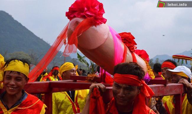 Tàng thinh trong lễ hội Ná Nhèm 2018