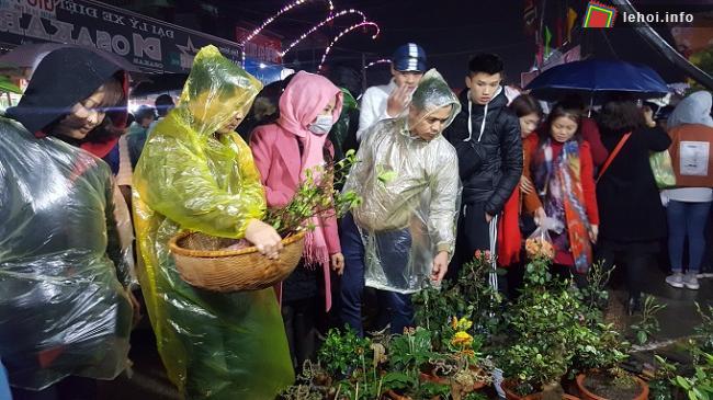 Độc đáo phiên chợ mua may bán rủi mỗi năm họp một lần