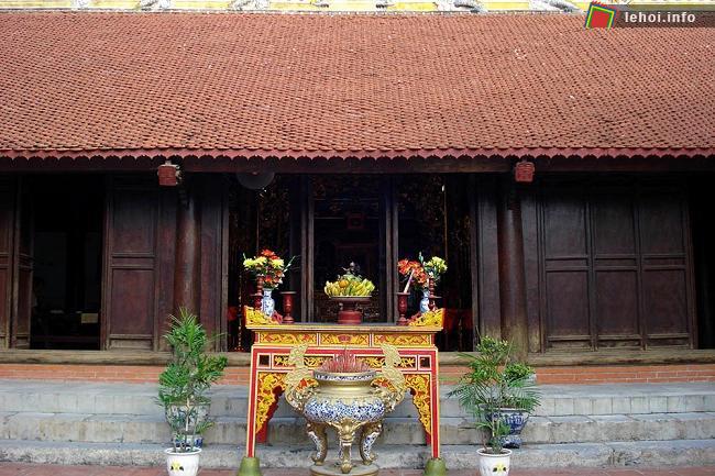 Đình Dư Hàng chuẩn bị vào hội