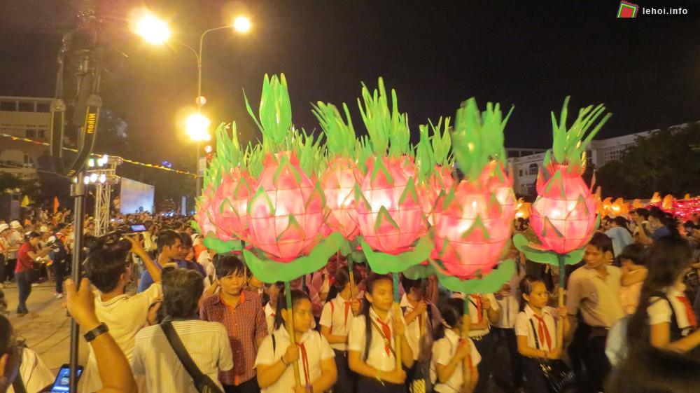 Lồng đèn trái thanh long, đặc sản Bình Thuận