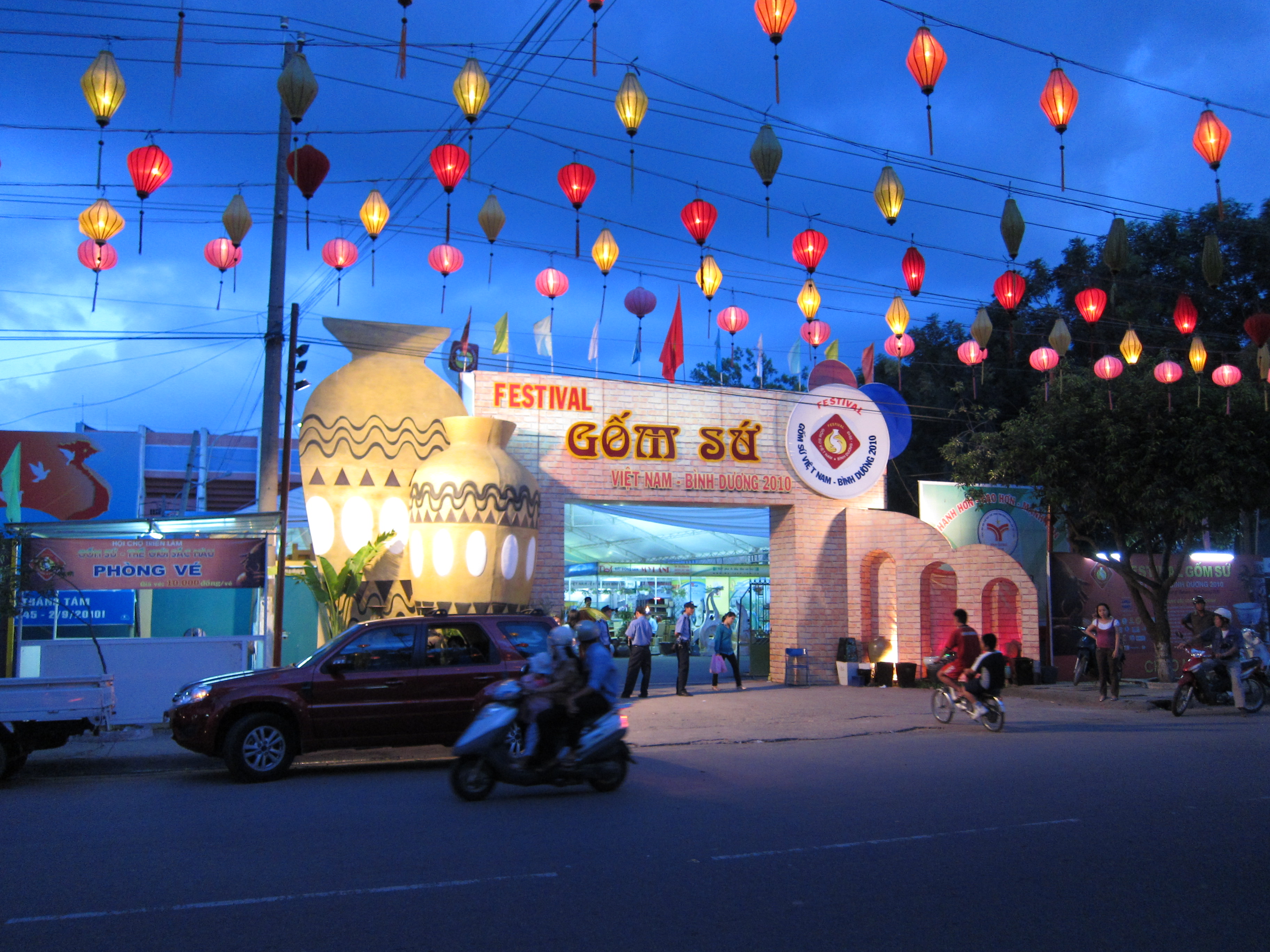 Khu hội chợ gốm sứ