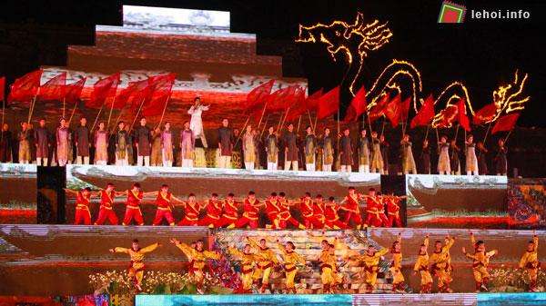 Lễ khai mạc Festival Huế 2010 rất hoành tráng và ấn tượng