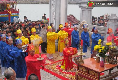 Nghi thức tế lễ tại đền Cuông