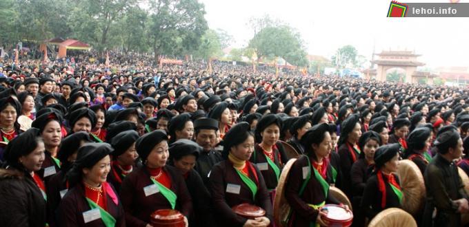 Hàng ngàn người nô nức tham dự hội Lim dịp đầu xuân. Nguồn: internet