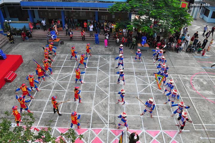 Thi cờ người tại hội Chùa Vua