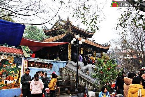 Người dân nô nức đến hội đền Bà Chúa Kho - Bắc Ninh