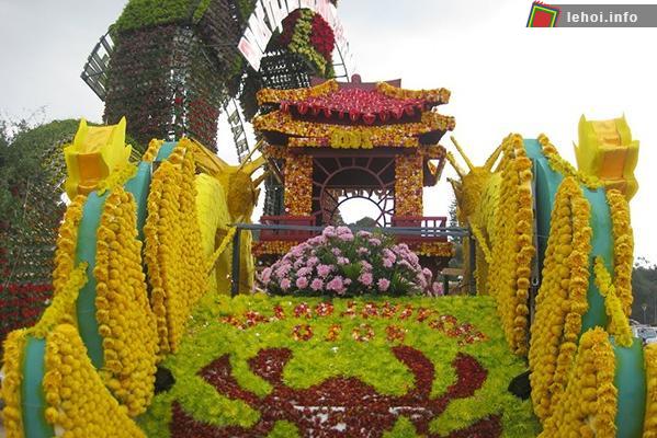 Một góc không gian trưng bày tại lễ hội hoa Đà Lạt 2010